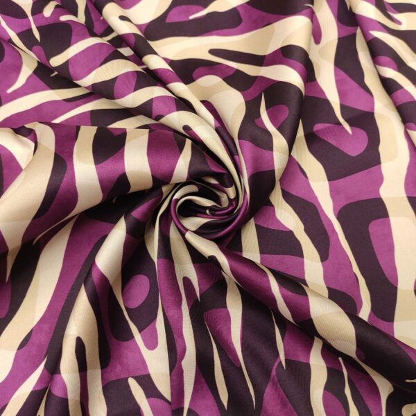 Tessuto Twill a fantasia motivo animalier viola - panna