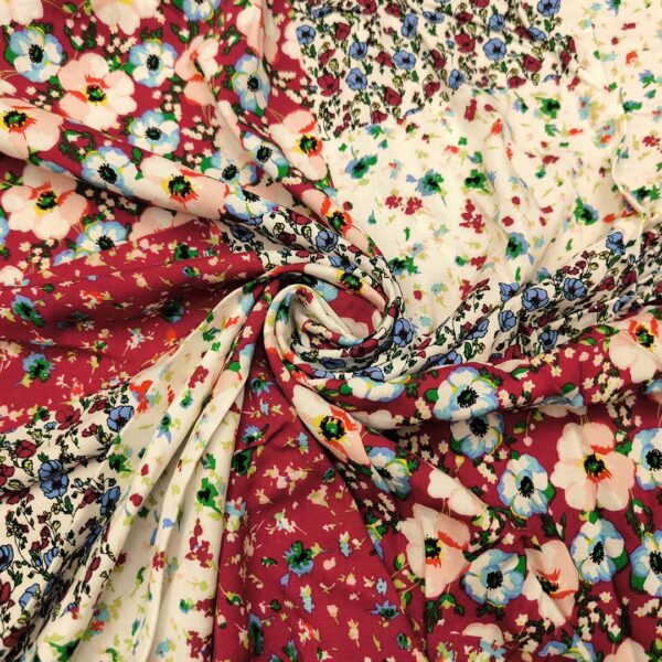 Tessuto Viscosa a fantasia motivo floreale ciliegio - bianco - verde