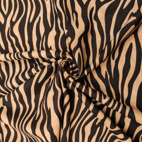 Tessuto Cady elasticizzato a fantasia motivo animalier cammello - nero