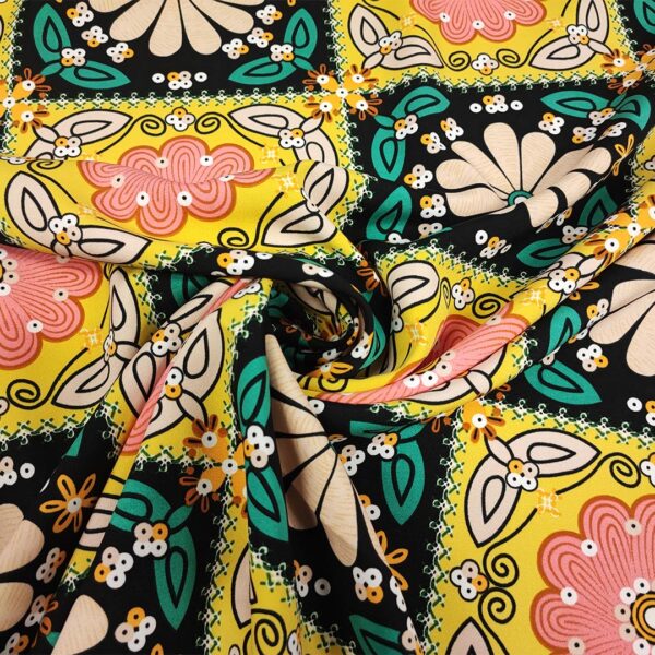 Tessuto Cady elasticizzato a fantasia motivo astratto nero - giallo - verde