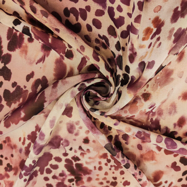 Tessuto Chiffon a fantasia motivo animalier beige - viola - marrone