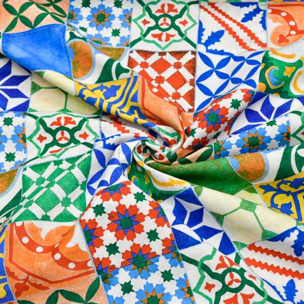 Tessuto Misto Cotone per arredamento a fantasia motivo geometrico verde - blu - arancione - bianco