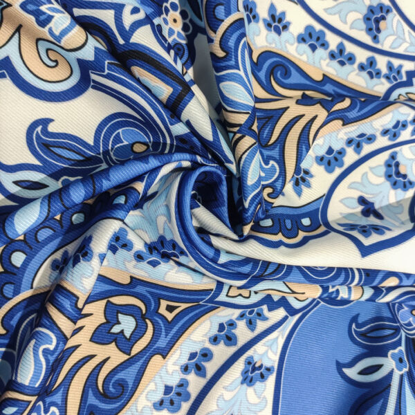 Tessuto Crepe elasticizzato a fantasia motivo floreale cashmere azzurro - beige - panna