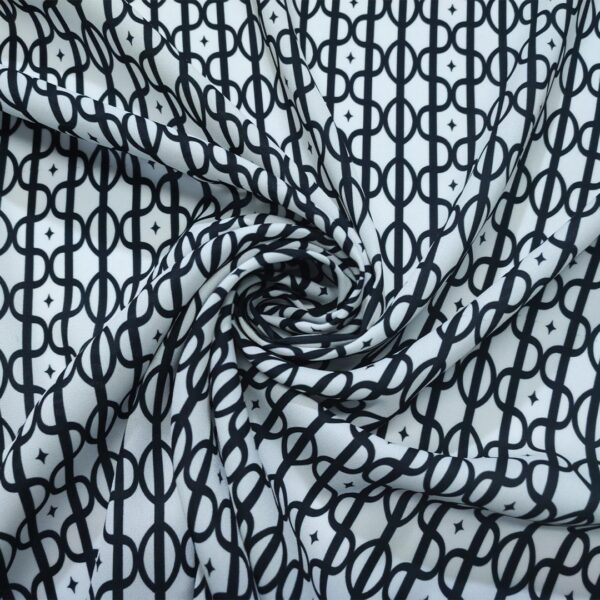 Tessuto Crepe a fantasia motivo geometrico nero - bianco