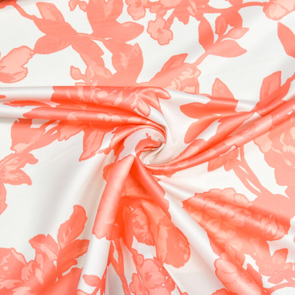 Tessuto Duchesse a fantasia motivo floreale bianco - corallo