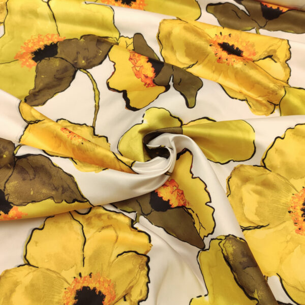 Tessuto Duchesse a fantasia motivo floreale cedro - bianco - verde