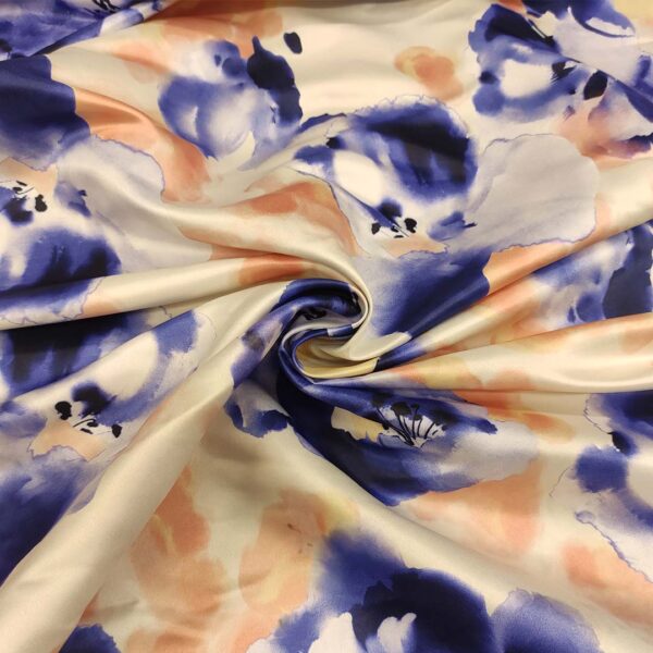 Tessuto Duchesse a fantasia motivo floreale pesco - very peri - panna