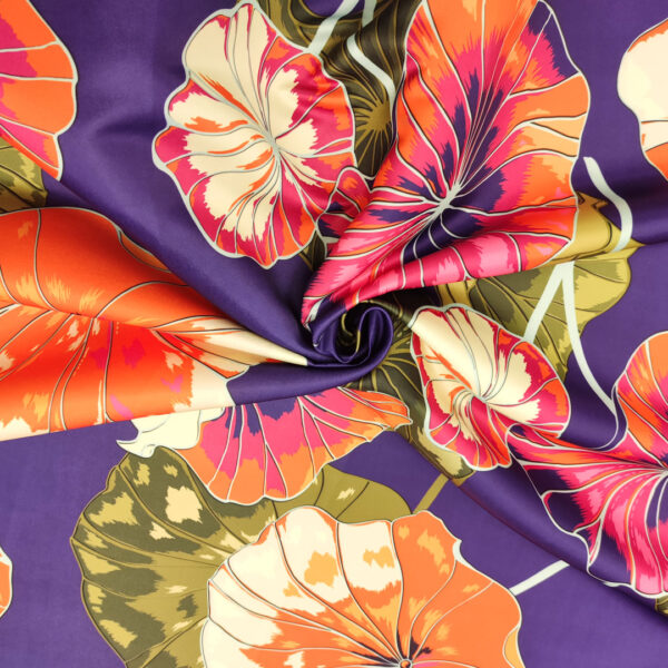 Tessuto Duchesse a fantasia motivo floreale viola - fucsia - verde