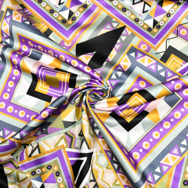 Tessuto Duchesse a fantasia motivo geometrico verde salvia - lilla - ocra