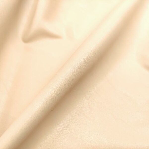 Tessuto Ecopelle leggera per abbigliamento doppiata con camoscio tinta unita beige chiaro