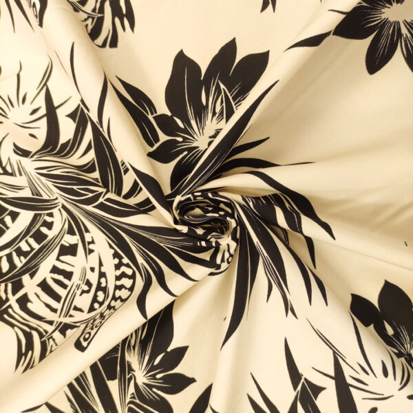 Tessuto Gabardine di Cotone a fantasia motivo floreale avorio - nero