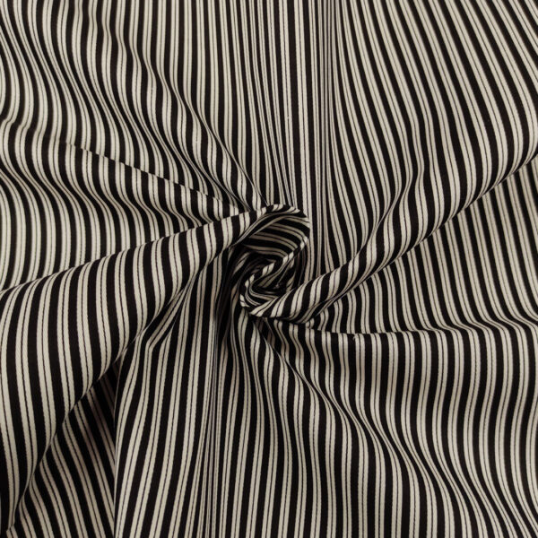 Tessuto Gabardine di Cotone a fantasia motivo rigato stretto bianco - nero