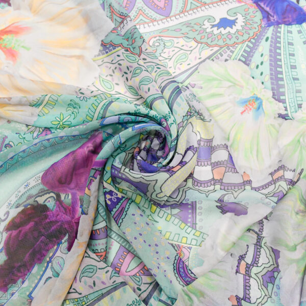 Tessuto Georgette a fantasia motivo floreale cashmere verde tiffany - blu elettrico