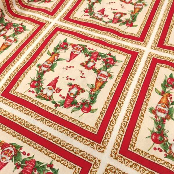 Tessuto Misto Cotone decorativo natalizio motivo gnomi beige - rosso - verde