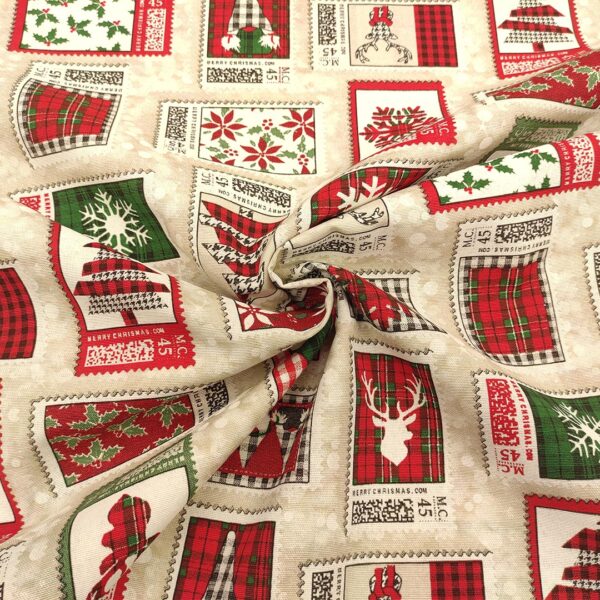 Tessuto Misto Cotone per arredo natalizio a fantasia con cartoline verde - rosso - beige