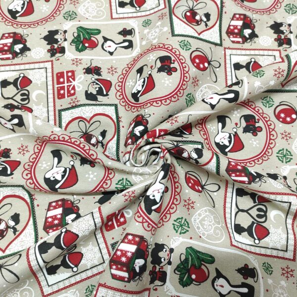 Tessuto Misto Cotone per arredo natalizio a fantasia con gattini beige - verde - rosso - nero