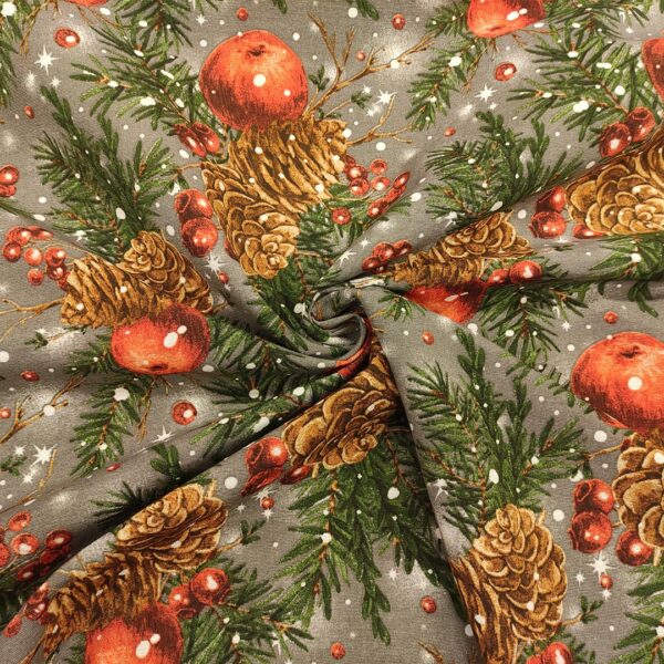 Tessuto Misto Cotone per arredo natalizio a fantasia con vischio e pigne grigio - verde - arancio