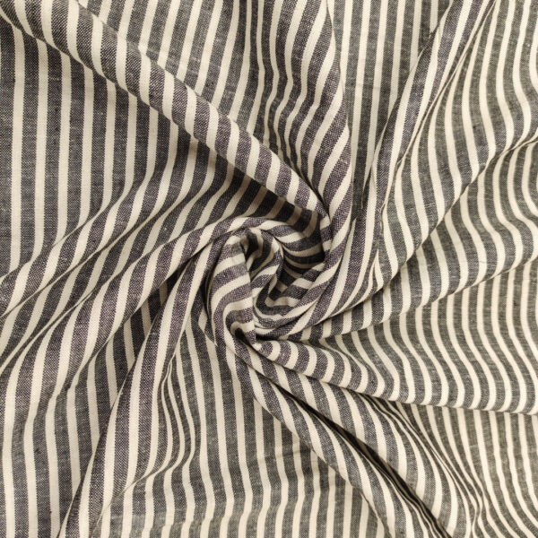 Tessuto Misto lino a fantasia motivo rigato stretto nero - bianco