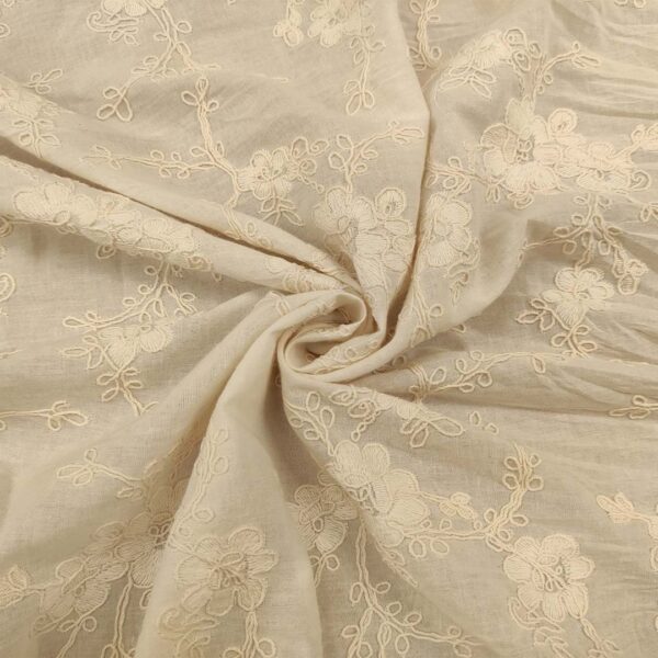 Tessuto Mussola di Cotone ricamato motivo floreale avorio