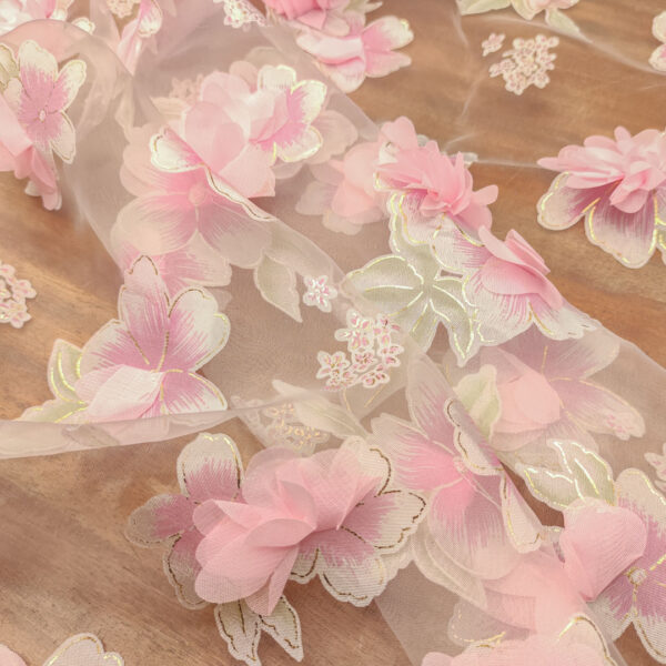 Tessuto Organza con fiori 3D bianco - rosa - verdino