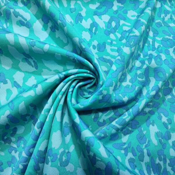 Tessuto Piquet di Cotone a fantasia motivo animalier verde tiffany - azzurro - acquamarina
