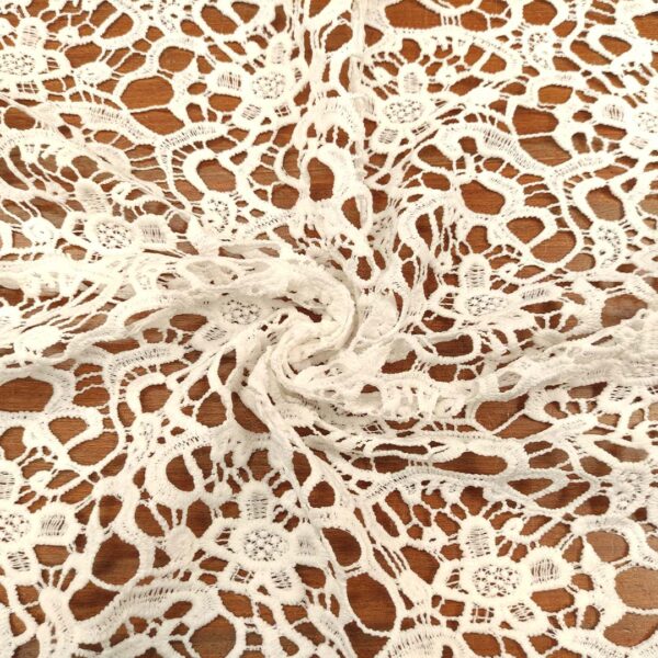 Tessuto Pizzo macramè motivo floreale bianco seta