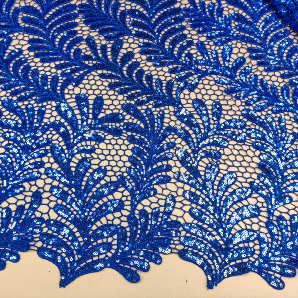 Tessuto Pizzo macramè ricamato con paillettes blu elettrico