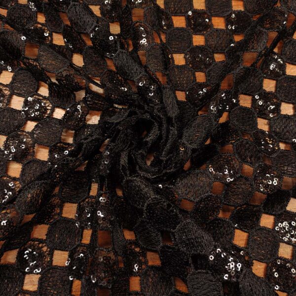 Tessuto Pizzo macramè ricamato con paillettes motivo geometrico nero