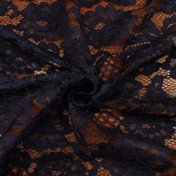 Tessuto pizzo rebrodè doppio smerlo motivo floreale blu