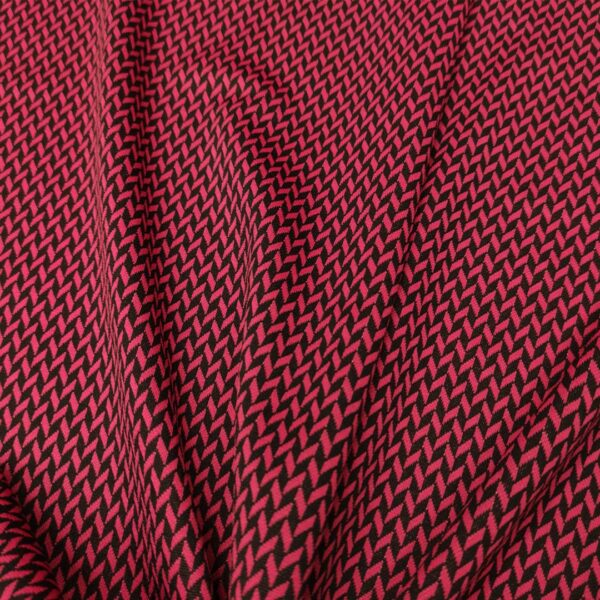 Tessuto Punto Milano a fantasia motivo spigato nero - fucsia