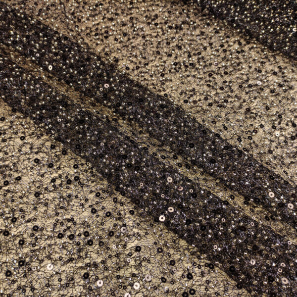 Tessuto Tulle a rete ricamato con perline con paillettes tinta unita nero