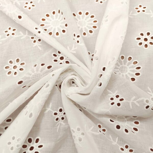 Tessuto Sangallo motivo floreale bianco seta