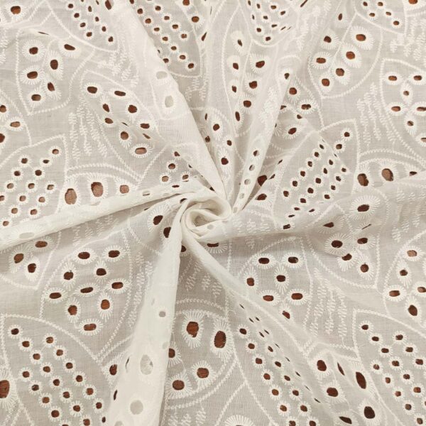 Tessuto Sangallo doppio smerlo motivo geometrico bianco seta