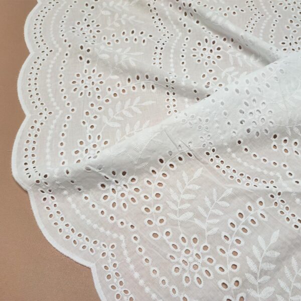 Tessuto Sangallo tinta unita motivo floreale bianco DIS.01