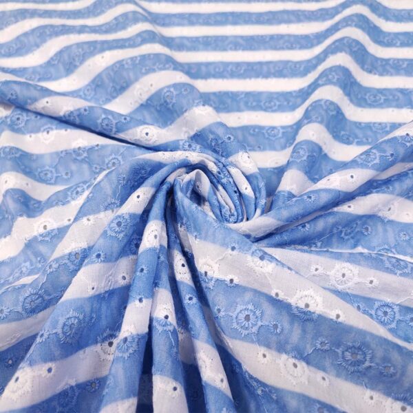 Tessuto Sangallo a fantasia motivo rigato celeste - bianco