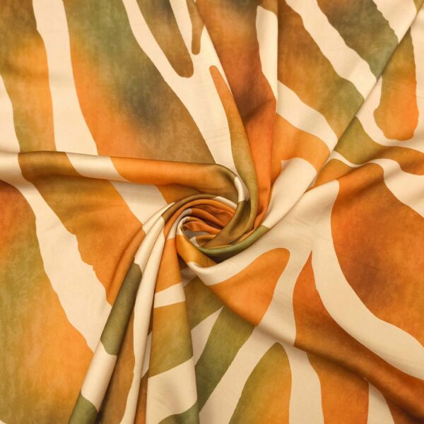 Tessuto Satin a fantasia motivo animalier arancio - verde - panna
