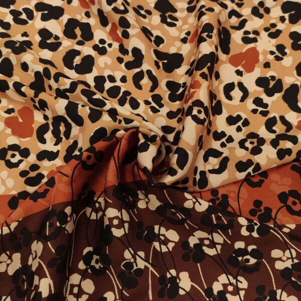 Tessuto Satin a fantasia motivo animalier nero - beige - arancione