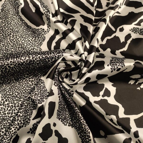 Tessuto Satin a fantasia motivo astratto nero - bianco