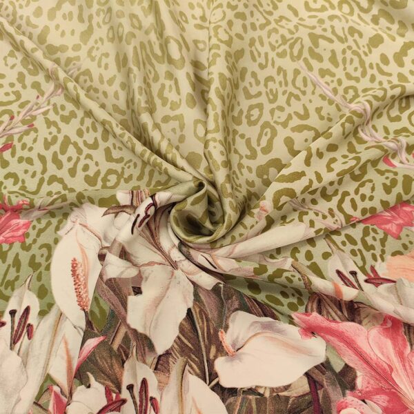 Tessuto Satin a fantasia motivo astratto corallo - salvia - rosa