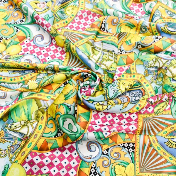 Tessuto Satin a fantasia motivo astratto verde - giallo - celeste