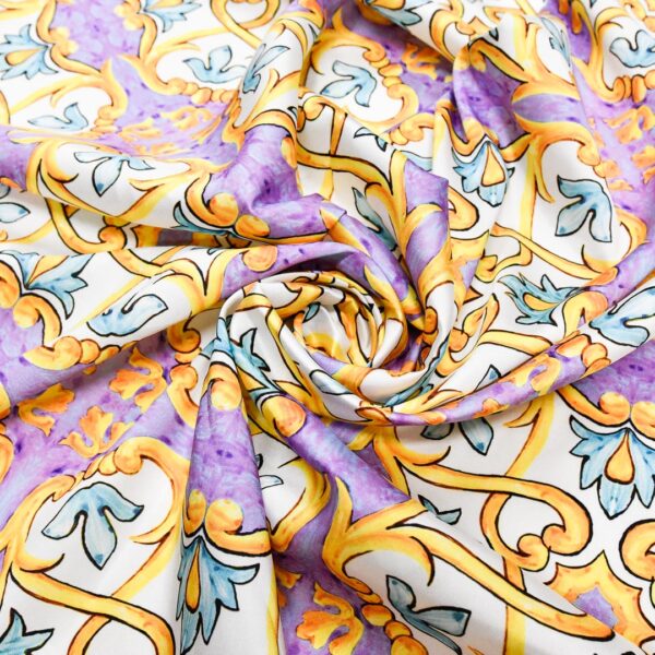 Tessuto Satin a fantasia motivo floreale barocco lilla - giallo - bianco
