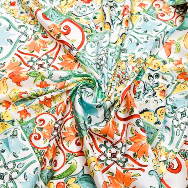 Tessuto Satin a fantasia motivo floreale barocco verde - giallo - bianco