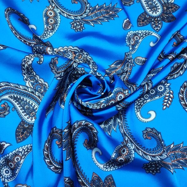 Tessuto Satin a fantasia motivo floreale cashmere bluette - nero