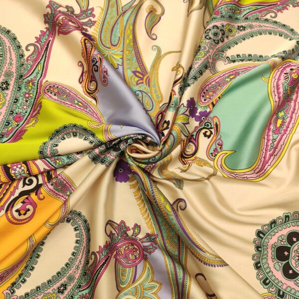 Tessuto Satin a fantasia motivo floreale cashmere panna - lilla - verde - viola