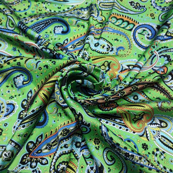 Tessuto Satin a fantasia motivo floreale cashmere verde - bluette - arancione