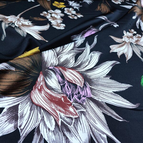 Tessuto Satin a fantasia motivo floreale nero - verde - lilla - bianco