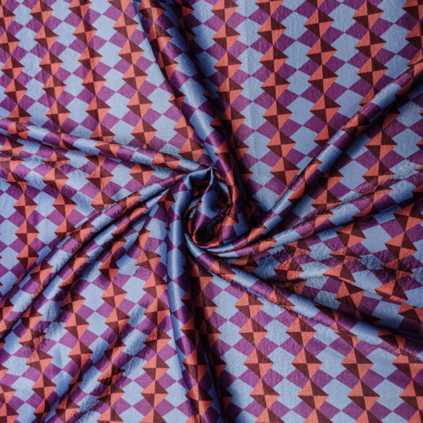 Tessuto Satin a fantasia motivo geometrico ruggine - carta da zucchero - viola