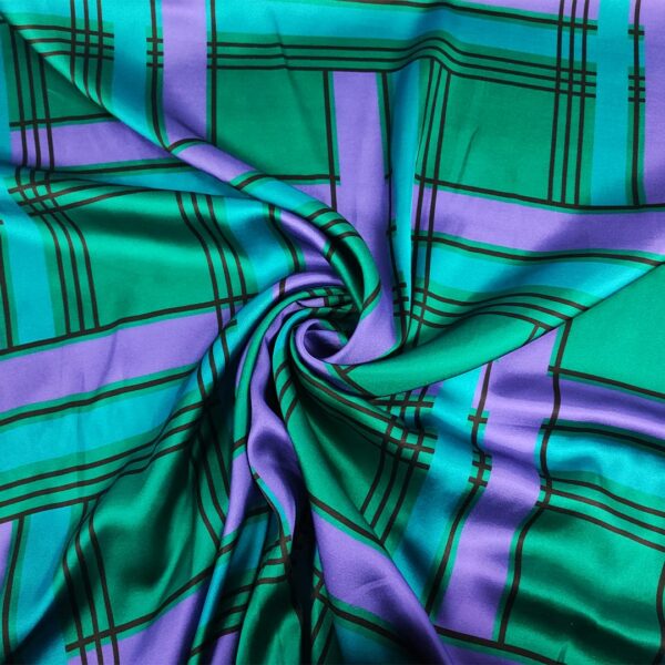 Tessuto Satin a fantasia motivo geometrico verde - viola - nero
