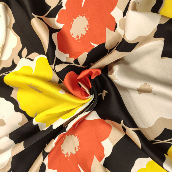 Tessuto Satin di Viscosa a fantasia motivo floreale nero - giallo - bianco