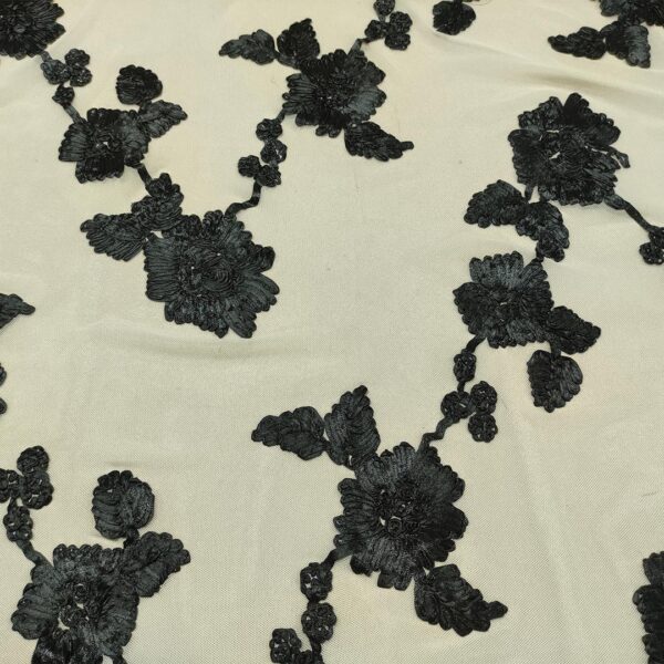 Tessuto Tulle elasticizzato ricamato motivo floreale  nero - beige